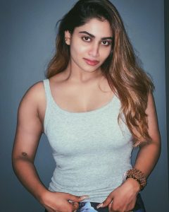 ஷிவானி நாராயணன் shivani narayanan hot shivani narayanan instagram