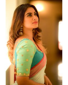 ஷிவானி நாராயணன் shivani narayanan hot shivani narayanan instagram