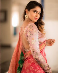 ஷிவானி நாராயணன் shivani narayanan hot shivani narayanan instagram